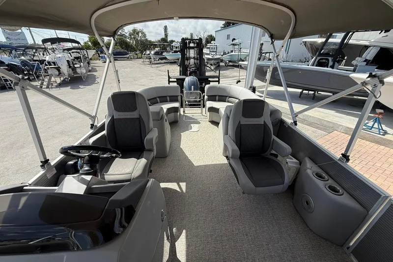 Slide: The Image of 2022 Bennington 25 LFB pontoon boat interior with seating and steering console. - 15