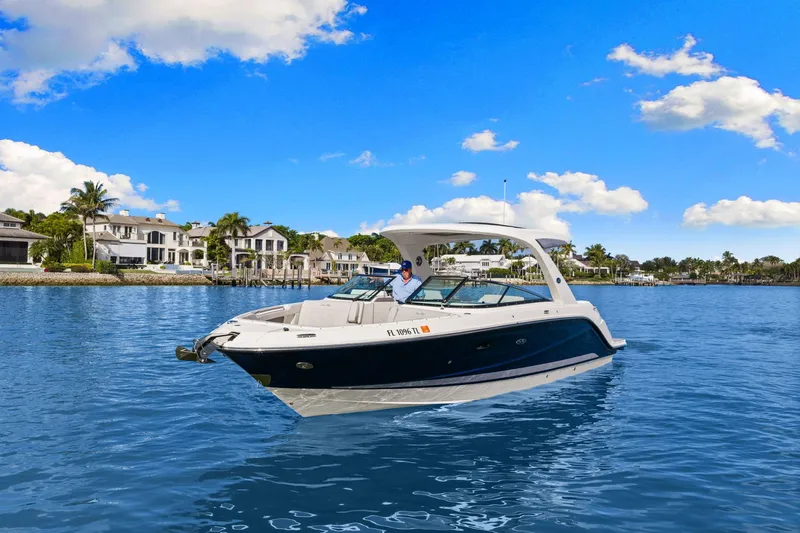 Slide: The Image of Sea Ray SLX 310 Outboard 2023 - 10