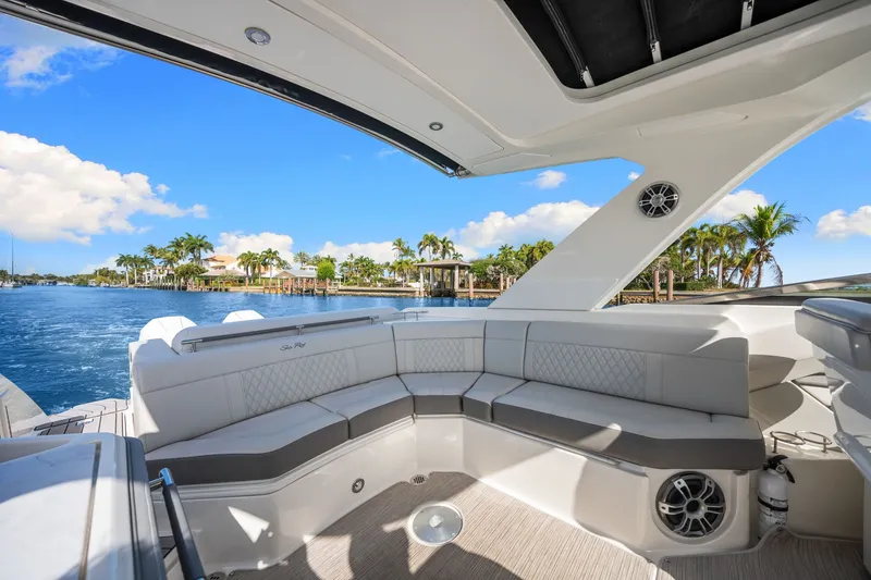 Slide: The Image of Sea Ray SLX 310 Outboard 2023 - 20