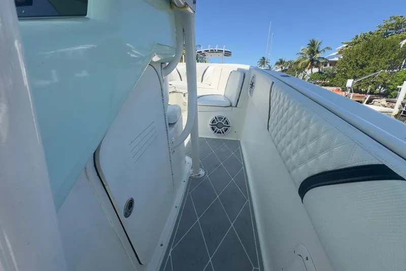 Slide: The Image of 2000 Pursuit 2870 Center Console boat interior with white seating and diamond-patterned upholstery. - 39