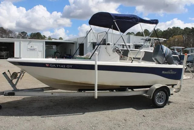 The Image of NauticStar 1810 NauticBay 2011 - 1