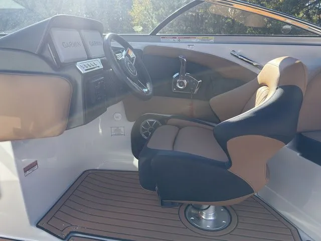 Slide: The Image of Crownline Boats 298 SS 2026 - 12