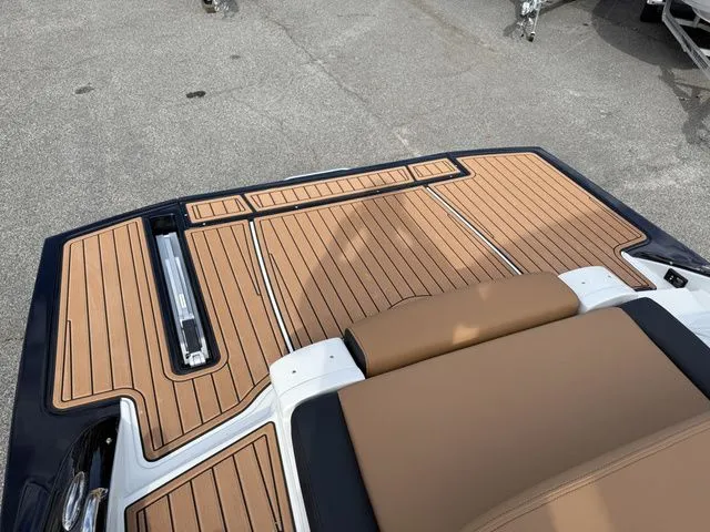 Slide: The Image of Crownline Boats 298 SS 2026 - 18