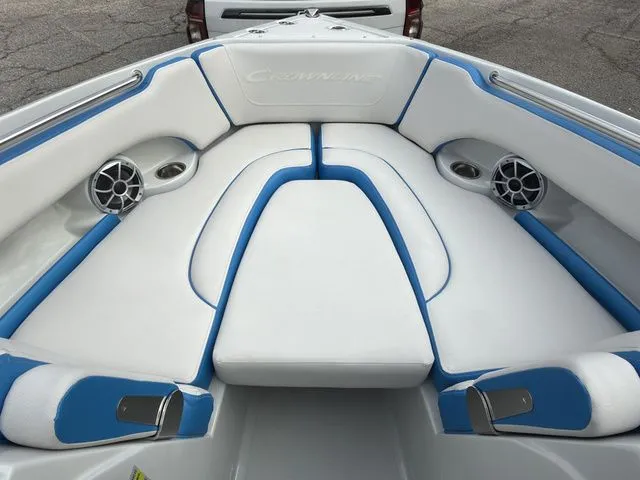 Slide: The Image of Crownline Boats 220 SS 2026 - 10