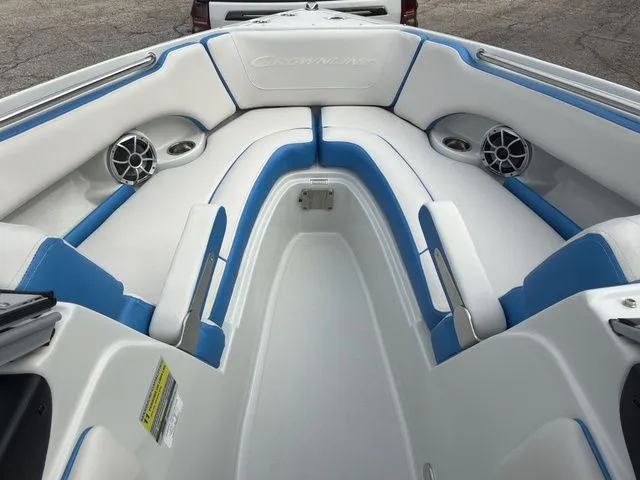 Slide: The Image of Crownline Boats 220 SS 2026 - 11