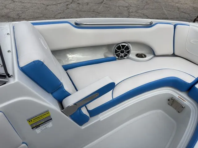 Slide: The Image of Crownline Boats 220 SS 2026 - 12
