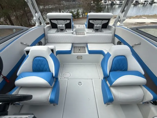Slide: The Image of Crownline Boats 220 SS 2026 - 14