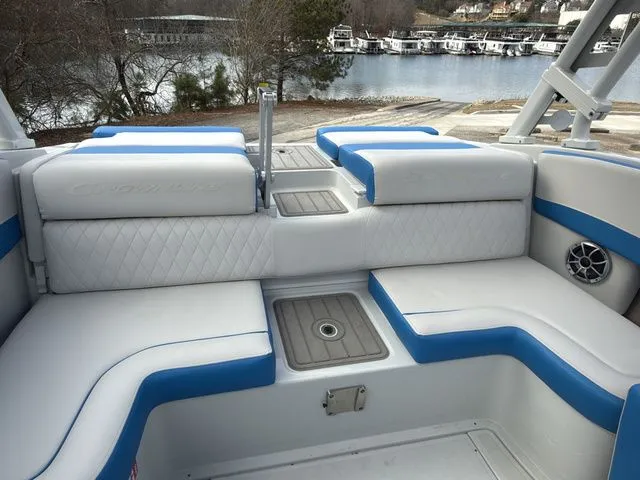 Slide: The Image of Crownline Boats 220 SS 2026 - 16