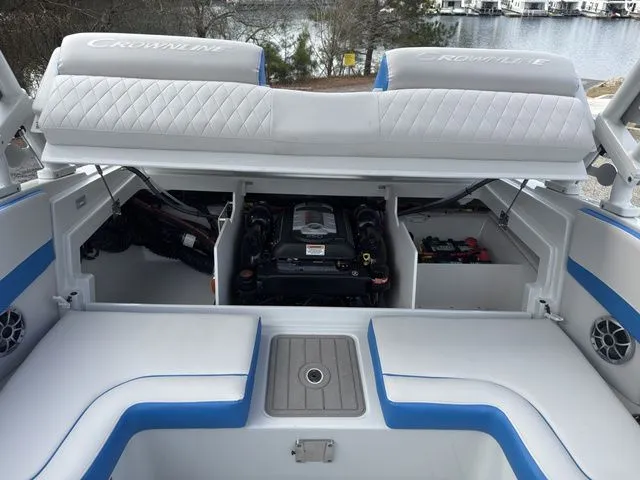 Slide: The Image of Crownline Boats 220 SS 2026 - 17