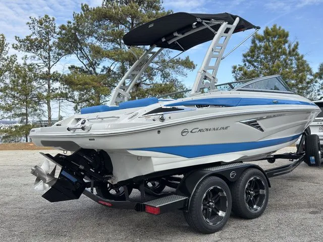 Slide: The Image of Crownline Boats 220 SS 2026 - 4