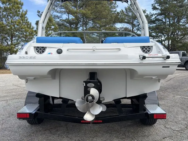 Slide: The Image of Crownline Boats 220 SS 2026 - 5