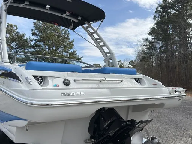 Slide: The Image of Crownline Boats 220 SS 2026 - 6