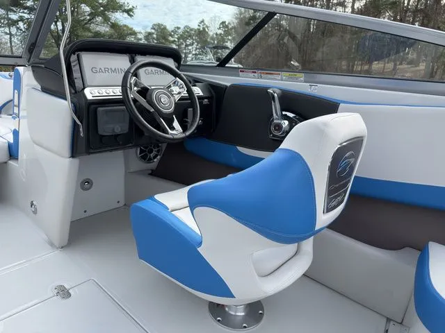 Slide: The Image of Crownline Boats 220 SS 2026 - 8