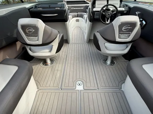 Slide: The Image of Crownline Boats 240 SS 2026 - 11