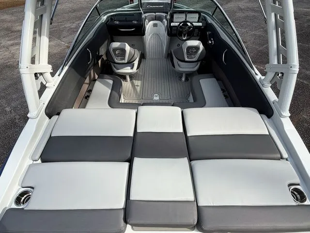 Slide: The Image of Crownline Boats 240 SS 2026 - 12