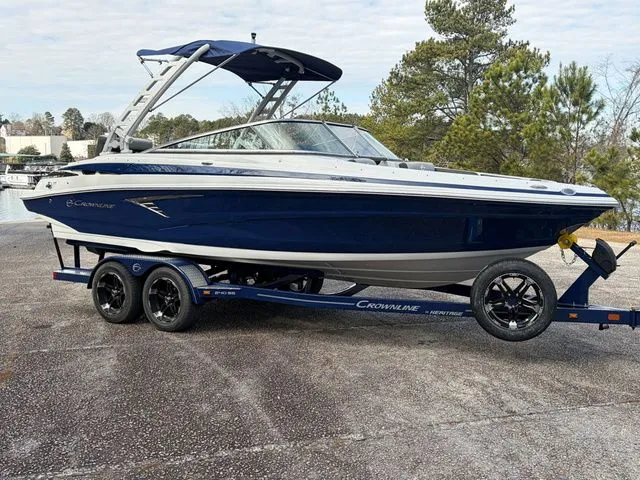 Slide: The Image of Crownline Boats 240 SS 2026 - 3