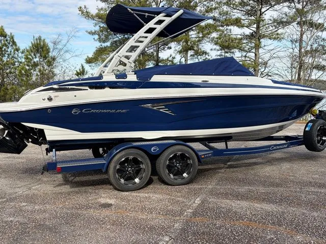 Slide: The Image of Crownline Boats 240 SS 2026 - 4
