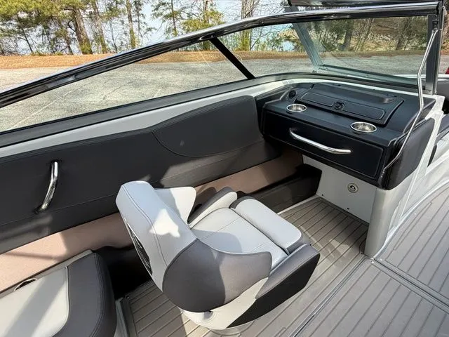 Slide: The Image of Crownline Boats 240 SS 2026 - 7