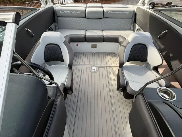 Slide: The Image of Crownline Boats 240 SS 2026 - 9