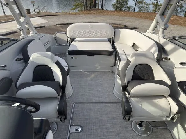 Slide: The Image of Crownline Boats Eclipse E255 2026 - 10