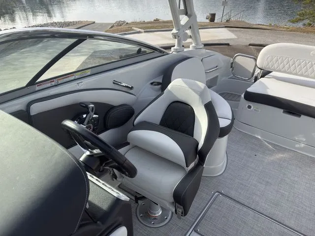 Slide: The Image of Crownline Boats Eclipse E255 2026 - 11