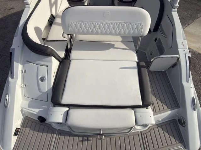 Slide: The Image of Crownline Boats Eclipse E255 2026 - 12