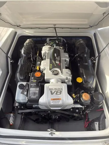 Slide: The Image of Crownline Boats Eclipse E255 2026 - 14