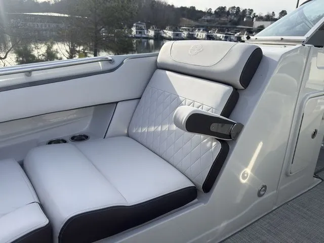 Slide: The Image of Crownline Boats Eclipse E255 2026 - 9