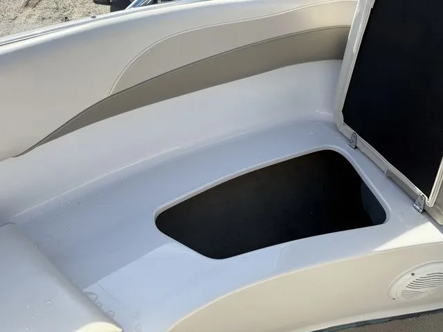 Slide: The Image of Four Winns 190 Horizon 1998 - 17