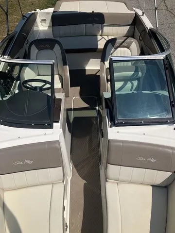 Slide: The Image of Sea Ray 210 SLX 2013 - 18