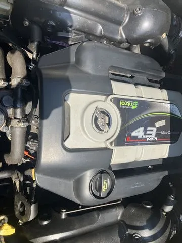 Slide: The Image of Sea Ray 210 SLX 2013 - 21