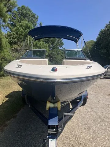 Slide: The Image of Sea Ray 210 SLX 2013 - 3