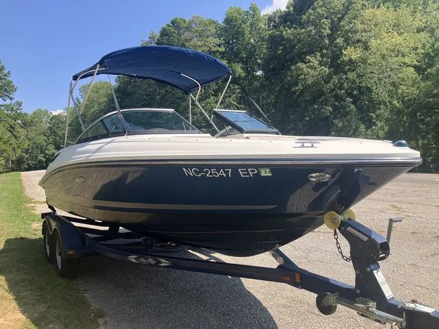 Slide: The Image of Sea Ray 210 SLX 2013 - 4