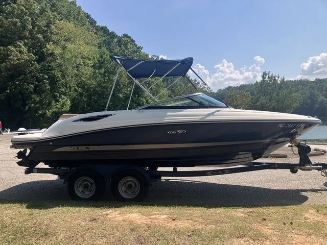 Slide: The Image of Sea Ray 210 SLX 2013 - 5