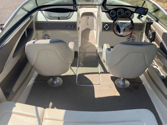 Slide: The Image of Sea Ray 210 SLX 2013 - 9