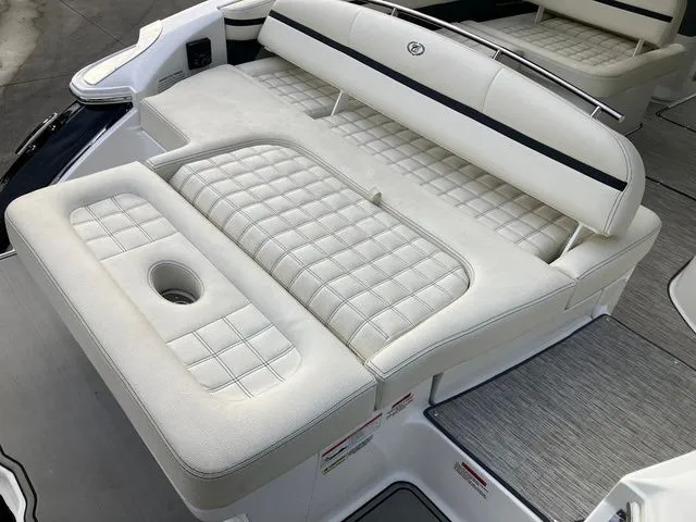 Slide: The Image of Cobalt R7 Surf 2021 - 12