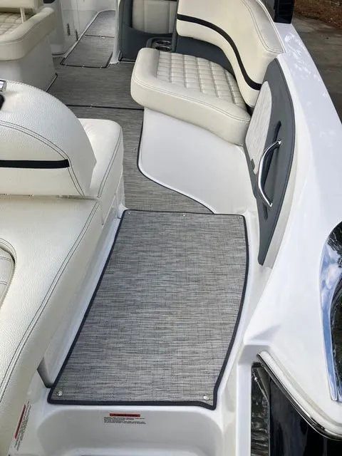 Slide: The Image of Cobalt R7 Surf 2021 - 14