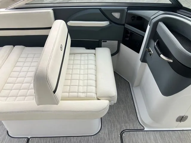 Slide: The Image of Cobalt R7 Surf 2021 - 19