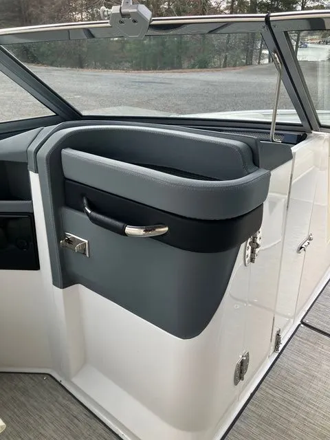 Slide: The Image of Cobalt R7 Surf 2021 - 20