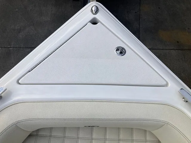 Slide: The Image of Cobalt R7 Surf 2021 - 24