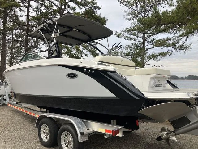 Slide: The Image of Cobalt R7 Surf 2021 - 8