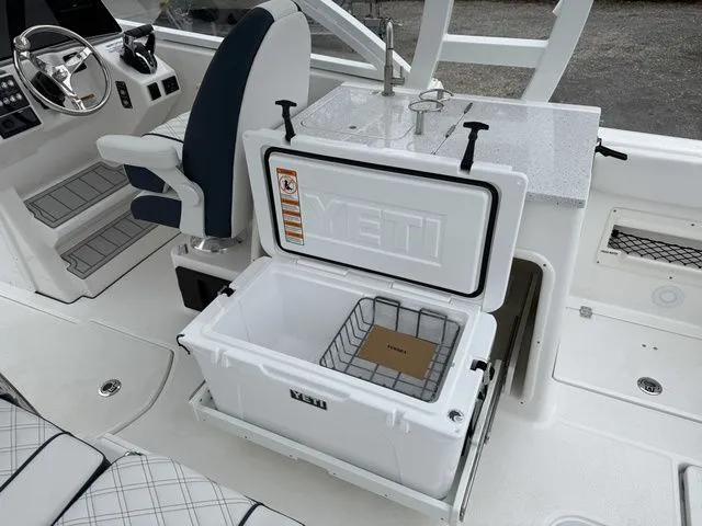 Slide: The Image of Sea Fox Traveler 268 T 2026 - 25