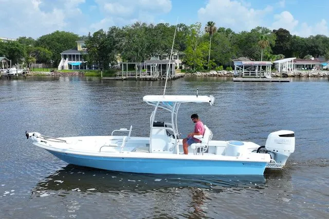 The Image of East Cape 25 Hybrid 2025 - undefined