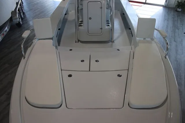 Slide: The Image of East Cape 25 Hybrid 2025 - 20