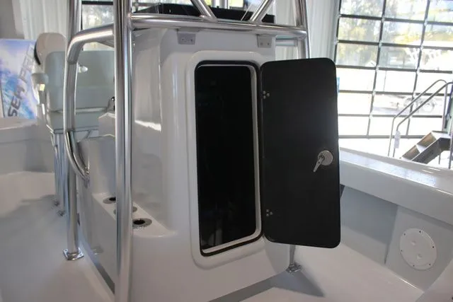 Slide: The Image of East Cape 25 Hybrid 2025 - 21