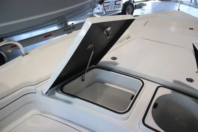 Slide: The Image of East Cape 25 Hybrid 2025 - 24