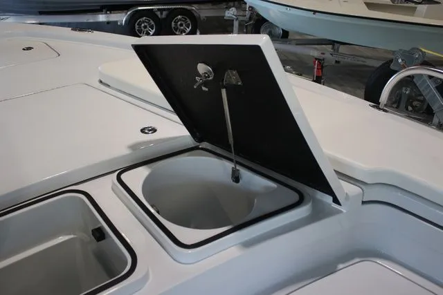 Slide: The Image of East Cape 25 Hybrid 2025 - 25