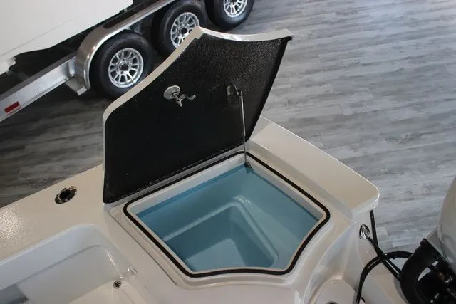 Slide: The Image of East Cape 25 Hybrid 2025 - 31