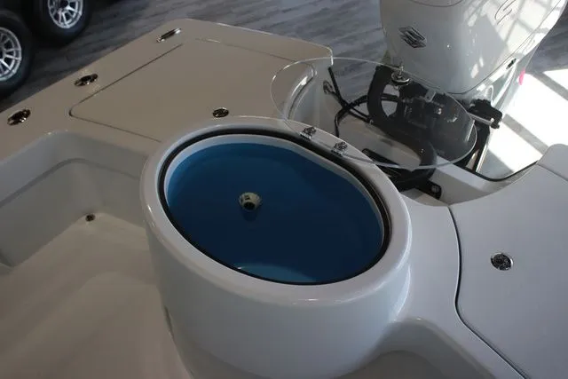 Slide: The Image of East Cape 25 Hybrid 2025 - 33