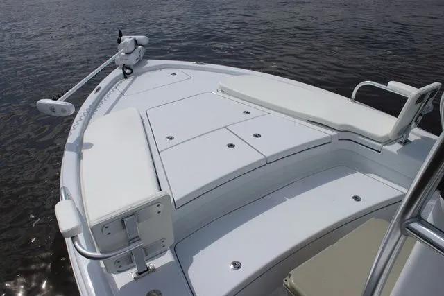 Slide: The Image of East Cape 25 Hybrid 2025 - 8